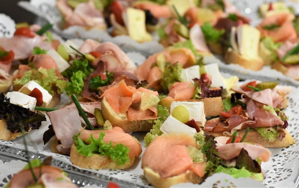 Koldtbord-catering som gjør selskapet enklere og bedre